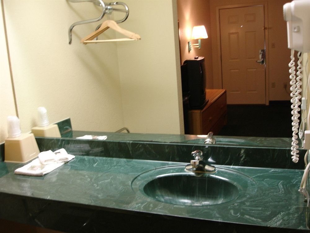 Luxury Inn Forrest City Phòng bức ảnh